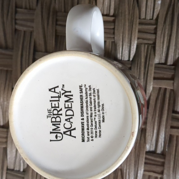 The umbrella academy bloody coffee mug - Picture 7 of 7